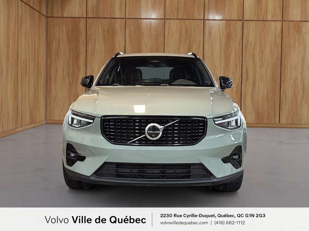 Volvo XC40 Plus Dark B5 2023-2