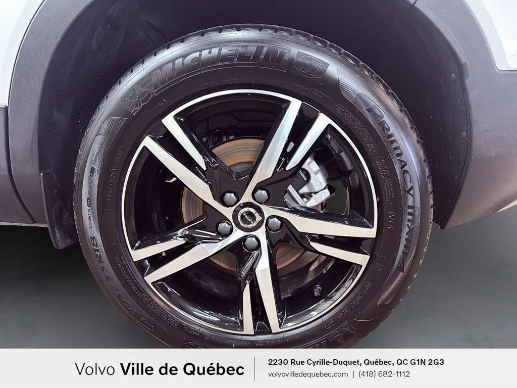 2025 Volvo XC40 B5 - Core-6