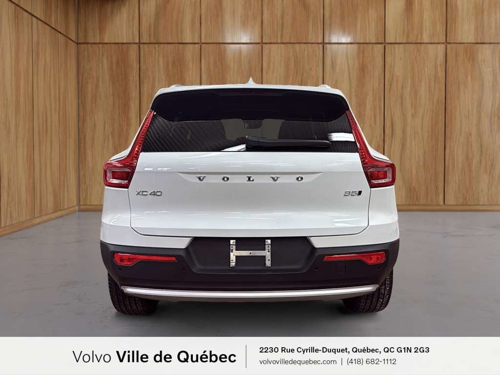 2025 Volvo XC40 B5 - Core-4