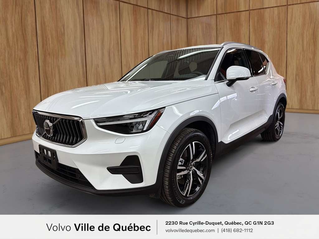 2025 Volvo XC40 B5 - Core-0