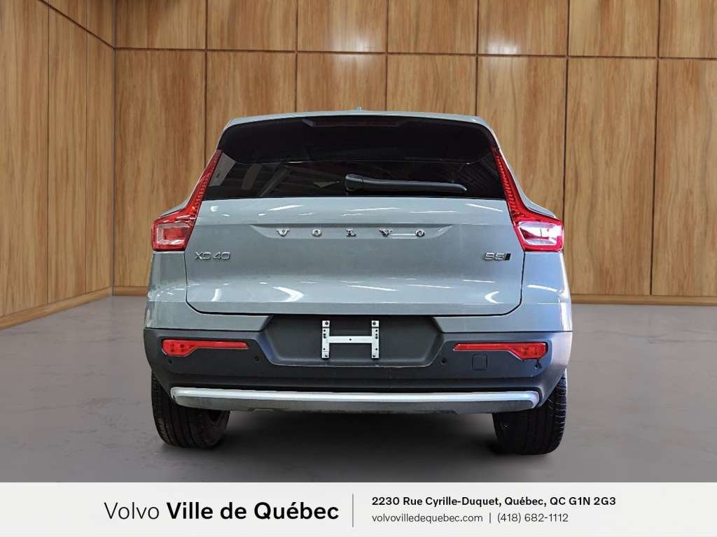 2025 Volvo XC40 B5 - Core-5