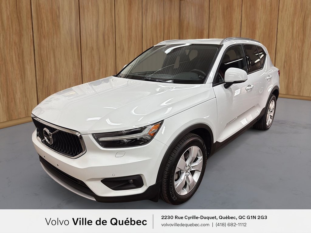 2022 Volvo XC40 Momentum-0
