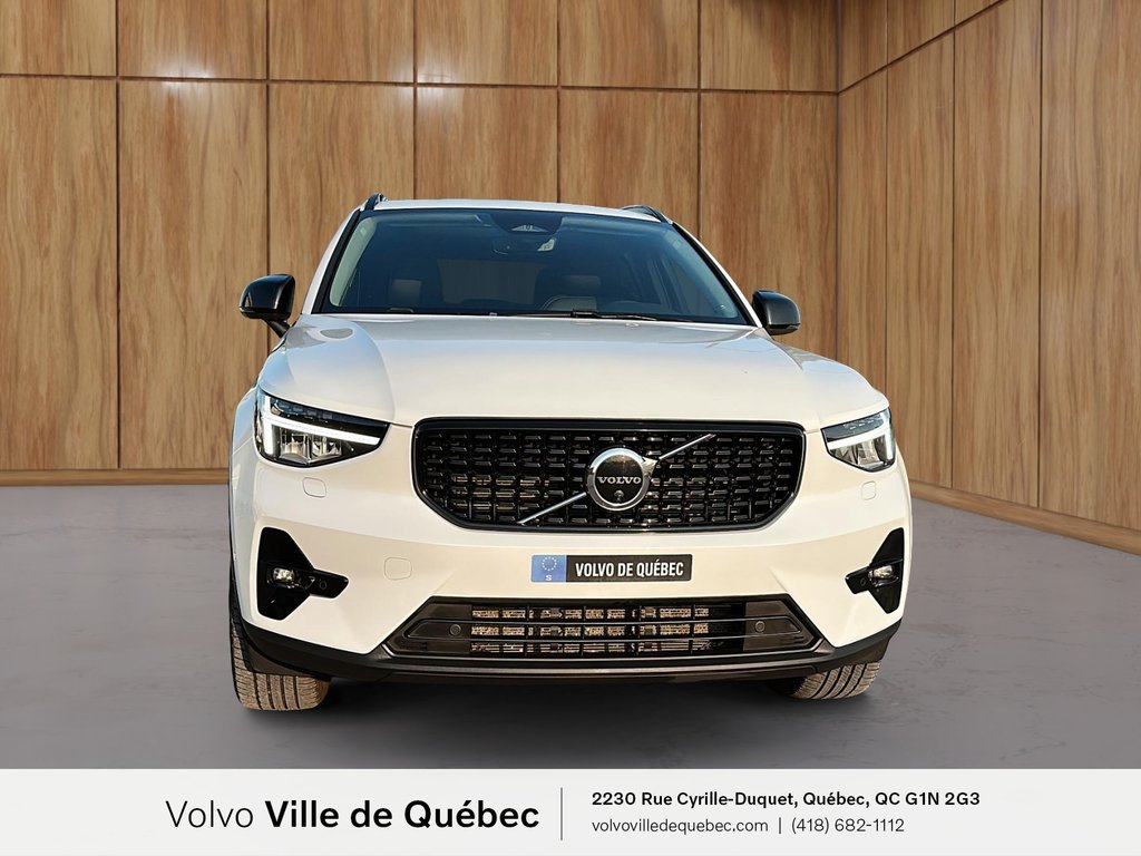 Volvo XC40 Plus Dark Theme 2023-1
