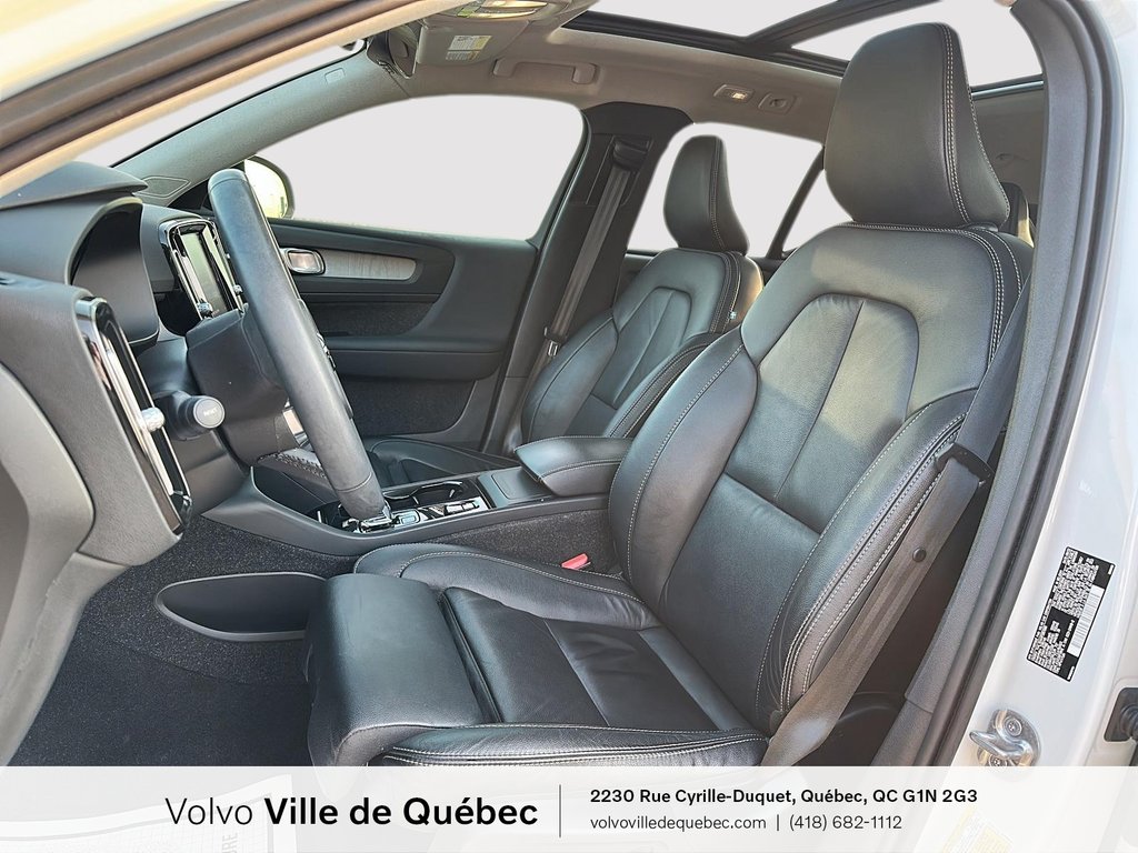 Volvo XC40 Plus Dark Theme 2023-6