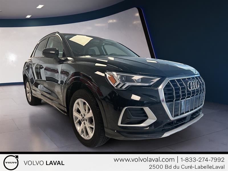 2022  Q3 45 2.0T Komfort quattro 8sp Tiptronic in Laval, Quebec - 3 - w1024h768px