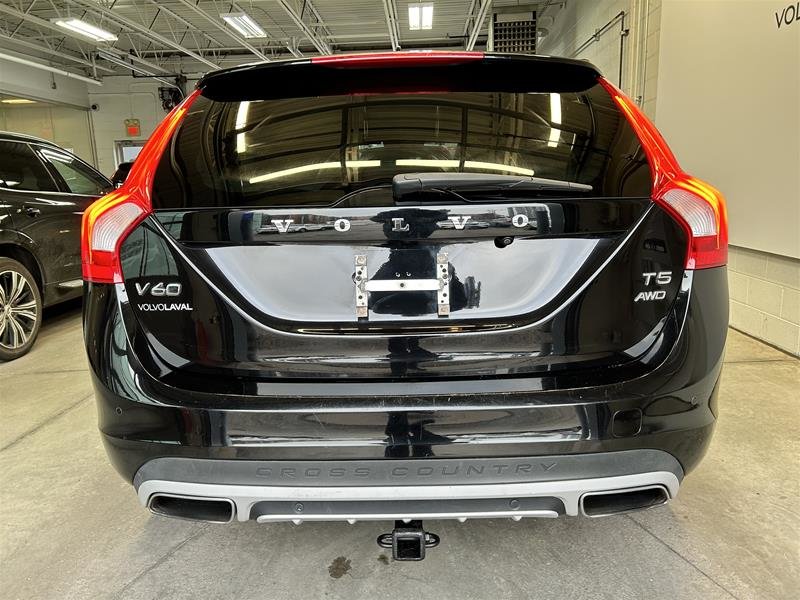 2017  V60 Cross Country T5 AWD Premier in Laval, Quebec - 3 - w1024h768px