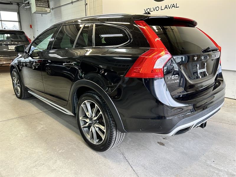 2017  V60 Cross Country T5 AWD Premier in Laval, Quebec - 2 - w1024h768px
