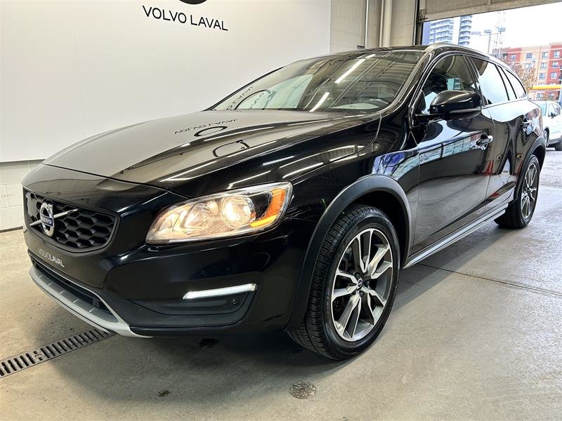 2017  V60 Cross Country T5 AWD Premier in Laval, Quebec - 1 - w1024h768px