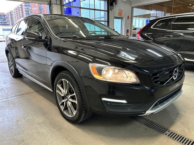 2017  V60 Cross Country T5 AWD Premier in Laval, Quebec - 5 - w1024h768px