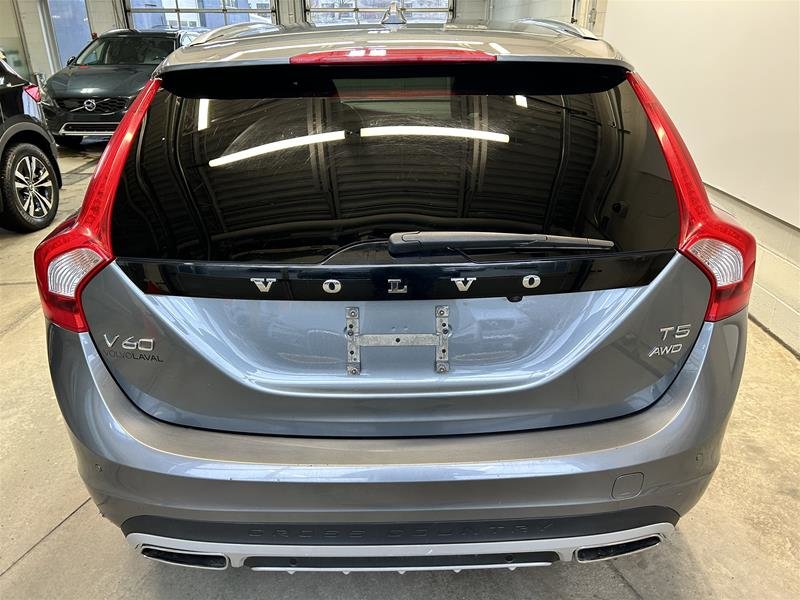 2017  V60 Cross Country T5 AWD Premier in Laval, Quebec - 3 - w1024h768px