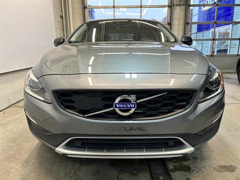 2017  V60 Cross Country T5 AWD Premier in Laval, Quebec - 6 - w1024h768px
