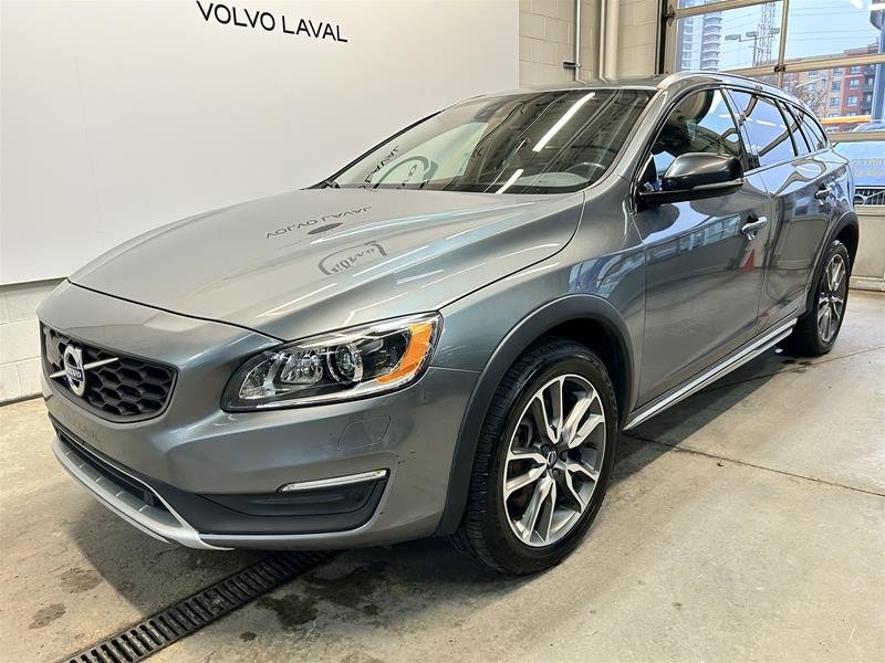 2017  V60 Cross Country T5 AWD Premier in Laval, Quebec - 1 - w1024h768px
