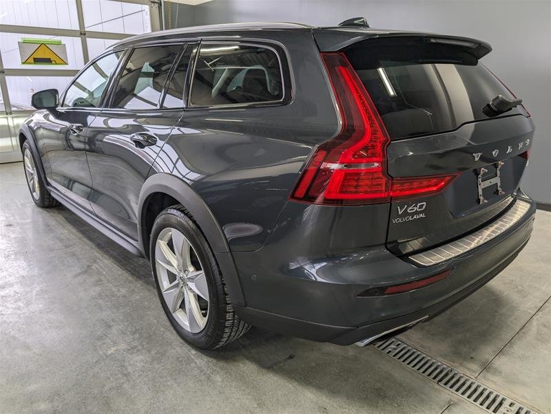 2019  V60 Cross Country T5 AWD in Laval, Quebec - 5 - w1024h768px