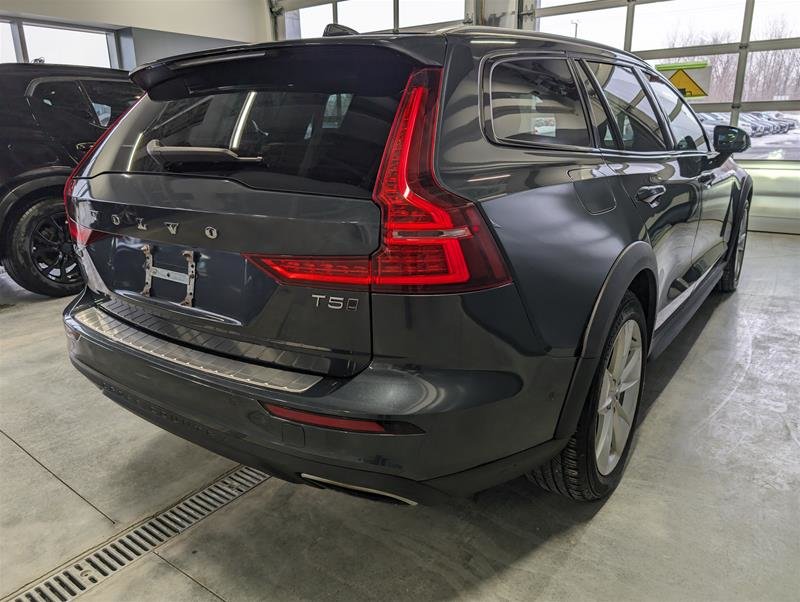 2019  V60 Cross Country T5 AWD in Laval, Quebec - 4 - w1024h768px