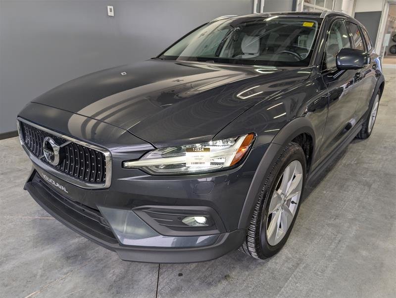 2019  V60 Cross Country T5 AWD in Laval, Quebec - 1 - w1024h768px