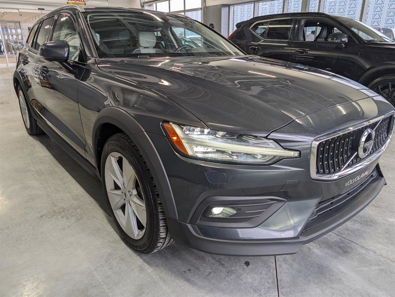 2019  V60 Cross Country T5 AWD in Laval, Quebec - 6 - w1024h768px