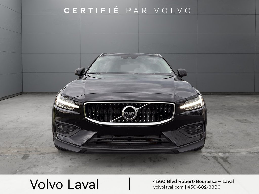 Volvo V60 Cross Country BASE 2022 à Laval, Québec - 2 - w1024h768px