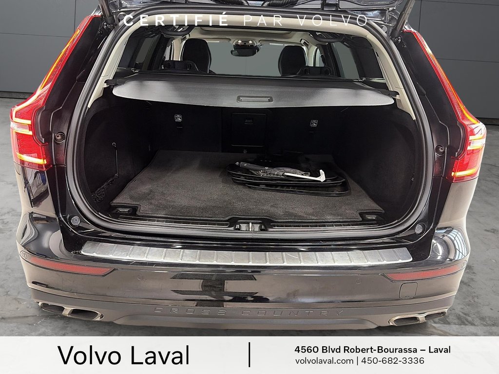 2022 Volvo V60 Cross Country MOMENTUM in Laval, Quebec - 9 - w1024h768px
