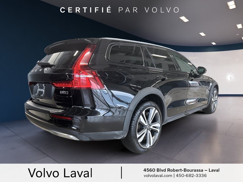 Volvo V60 Cross Country B5 AWD Plus 2024 à Laval, Québec - 3 - w1024h768px