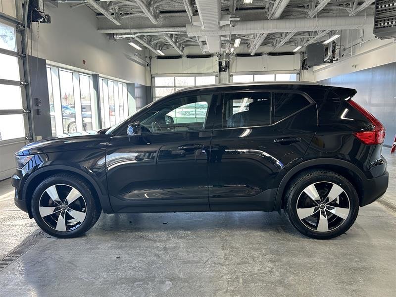 2020  XC40 T4 AWD Momentum in Laval, Quebec - 2 - w1024h768px