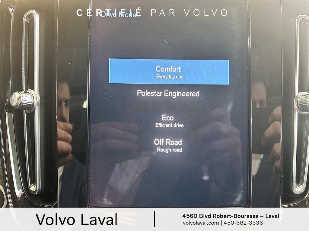 2021 Volvo XC40 T5 AWD R-Design in Laval, Quebec - 13 - w1024h768px