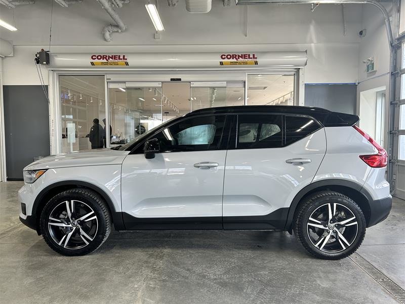 2022  XC40 T5 AWD R-Design in Laval, Quebec - 2 - w1024h768px