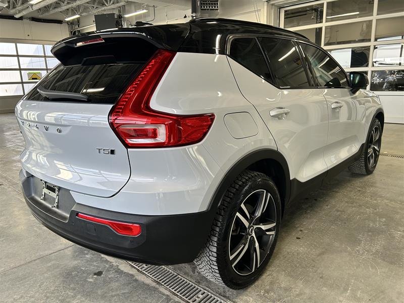 2022  XC40 T5 AWD R-Design in Laval, Quebec - 8 - w1024h768px