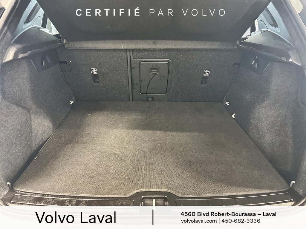 Volvo XC40 T5 AWD R-Design 2022 à Laval, Québec - 8 - w1024h768px