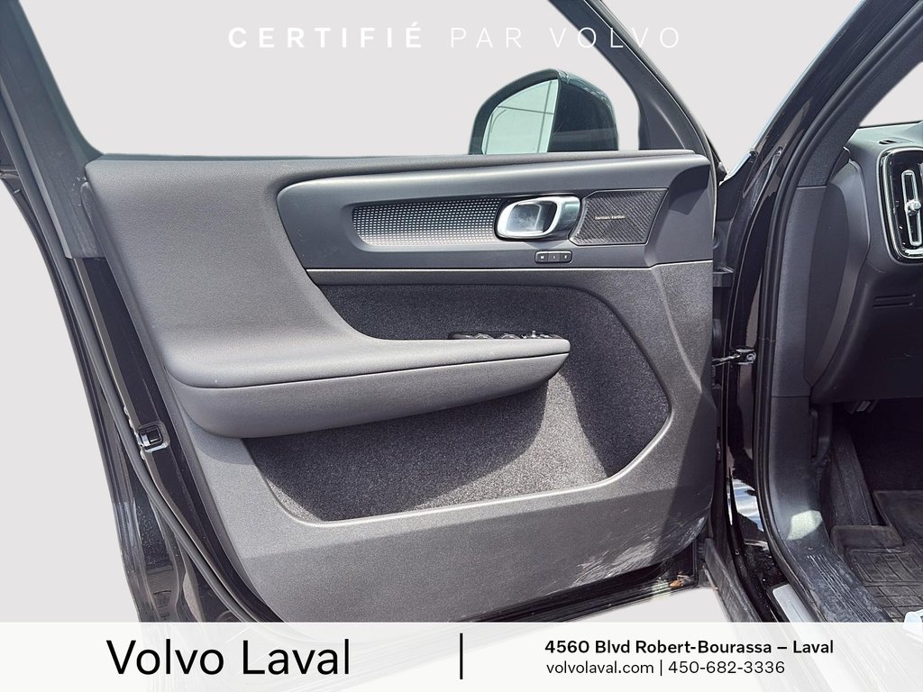Volvo XC40 R-Design 2022 à Laval, Québec - 11 - w1024h768px