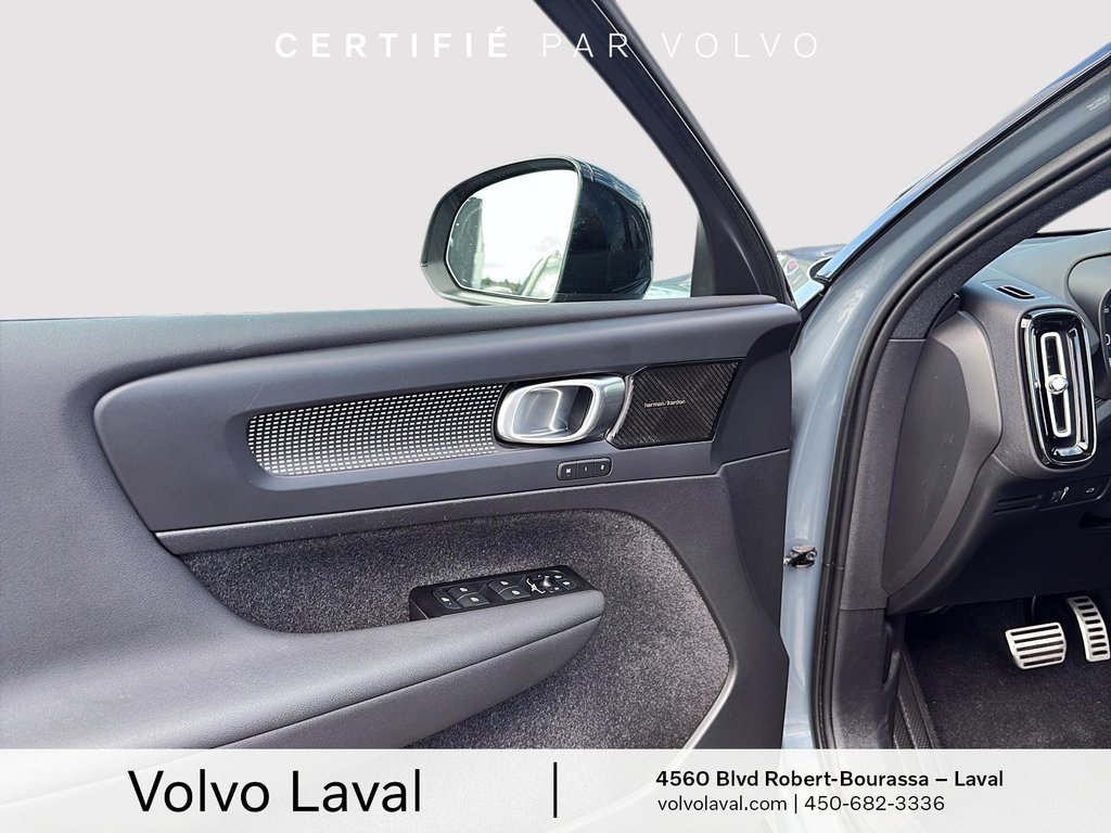 Volvo XC40 R-Design 2022 à Laval, Québec - 14 - w1024h768px