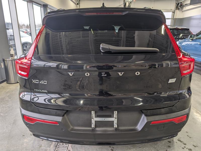 2023  XC40 Recharge TWIN Ultimate - Dark in Laval, Quebec - 5 - w1024h768px