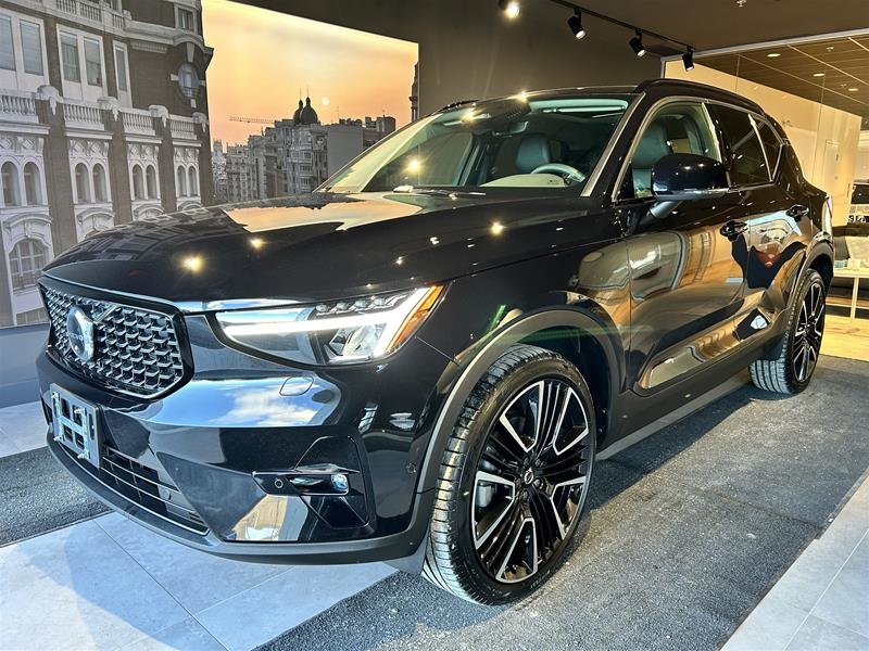 2023  XC40 B5 AWD Ultimate - Dark in Laval, Quebec - 1 - w1024h768px