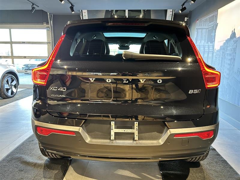 2023  XC40 B5 AWD Ultimate - Dark in Laval, Quebec - 3 - w1024h768px