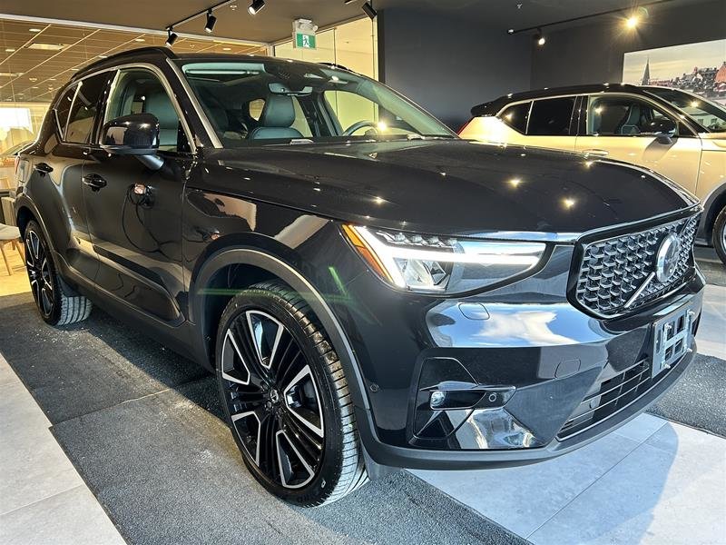 2023  XC40 B5 AWD Ultimate - Dark in Laval, Quebec - 6 - w1024h768px