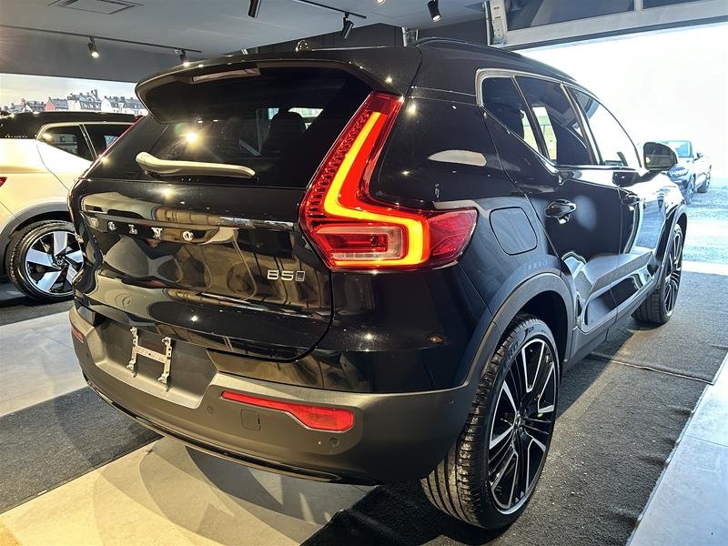 2023  XC40 B5 AWD Ultimate - Dark in Laval, Quebec - 5 - w1024h768px