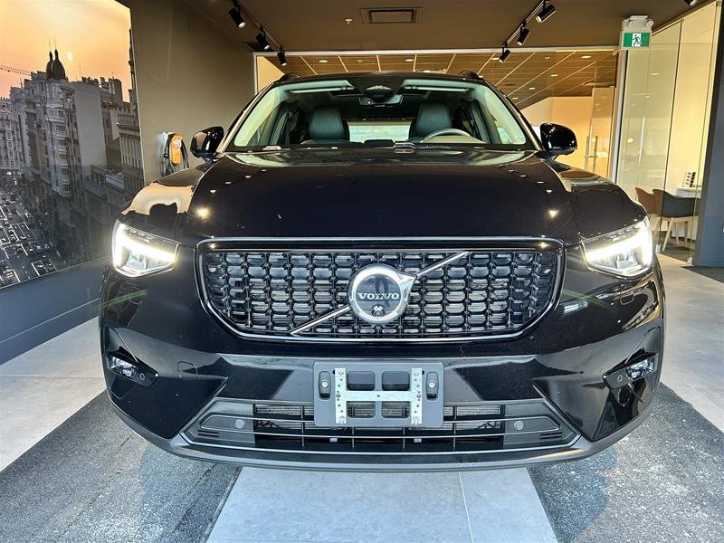 2023  XC40 B5 AWD Ultimate - Dark in Laval, Quebec - 7 - w1024h768px