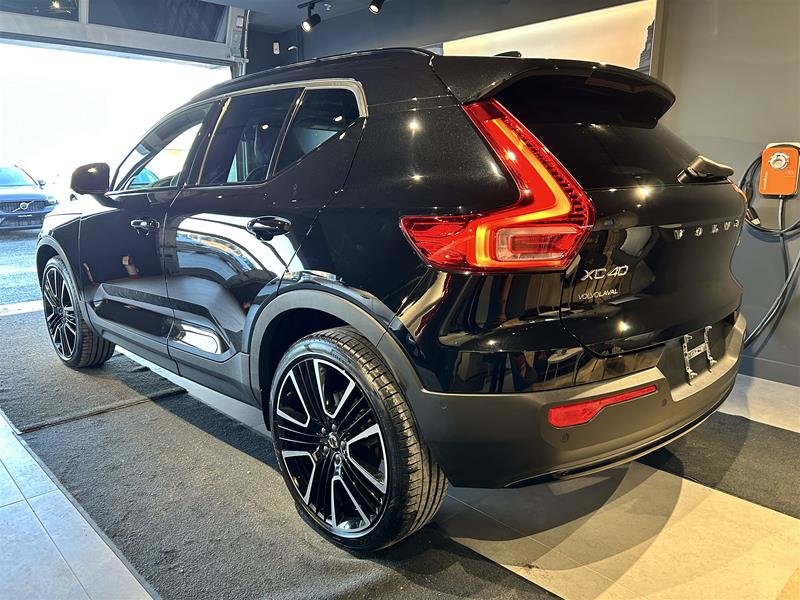 2023  XC40 B5 AWD Ultimate - Dark in Laval, Quebec - 3 - w1024h768px