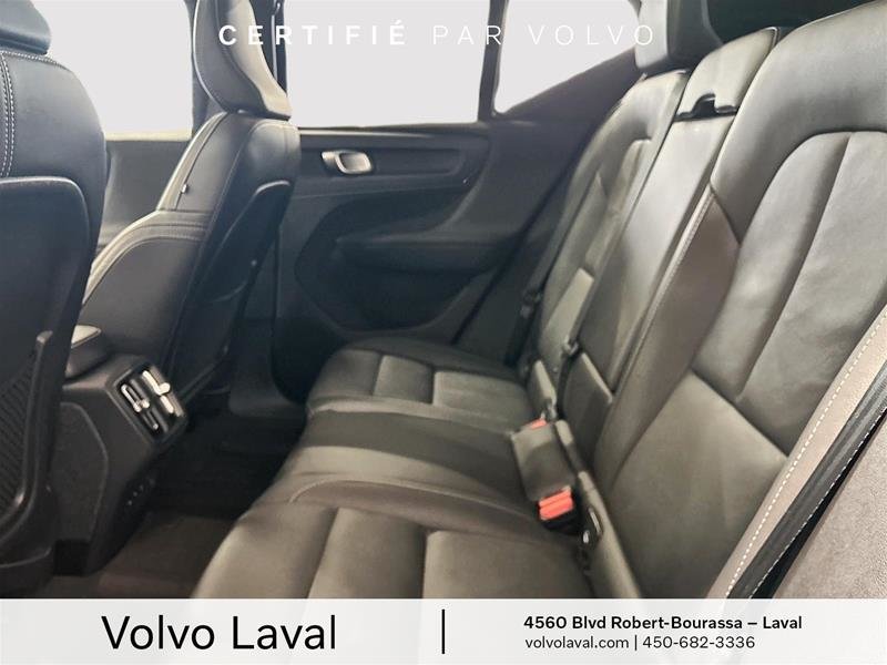 Volvo XC40 B5 AWD Plus Dark Theme 2024 à Laval, Québec - 9 - w1024h768px