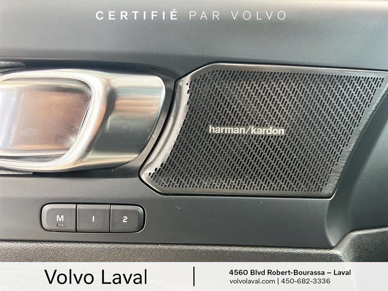 Volvo XC40 B5 AWD Plus Dark Theme 2024 à Laval, Québec - 20 - w1024h768px