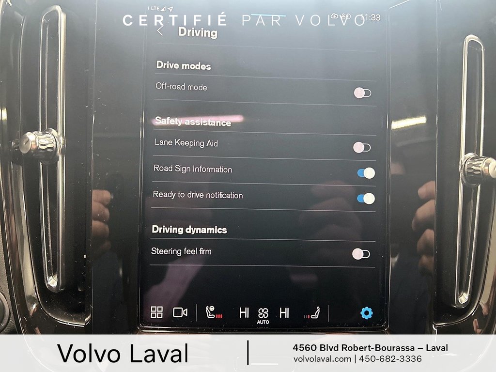 Volvo XC40 B5 AWD Plus Dark Theme 2024 à Laval, Québec - 17 - w1024h768px