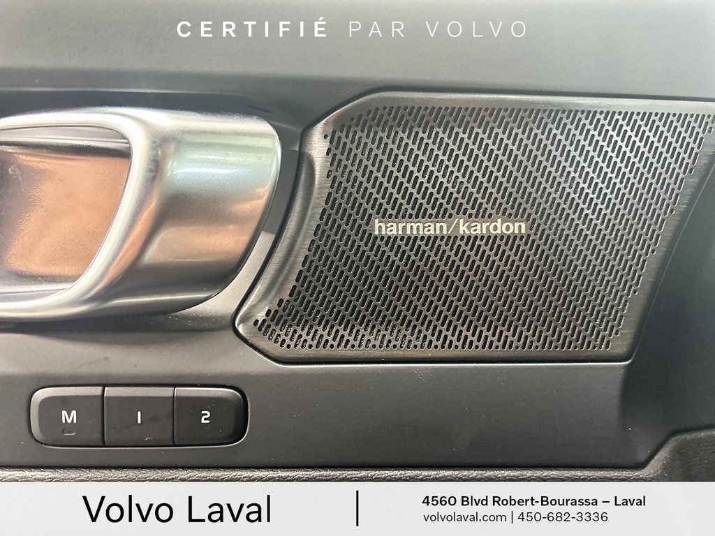 Volvo XC40 B5 AWD Plus Dark Theme 2024 à Laval, Québec - 11 - w1024h768px