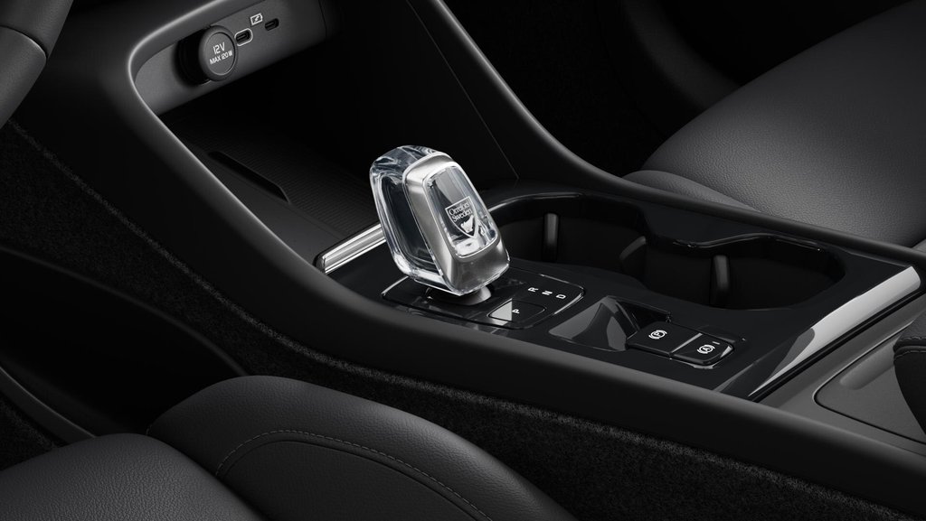 2025 Volvo XC40 Ultra Dark Theme in Laval, Quebec - 9 - w1024h768px