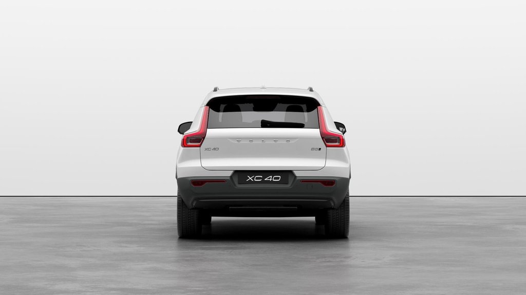 Volvo XC40 Plus Dark Theme 2025-3