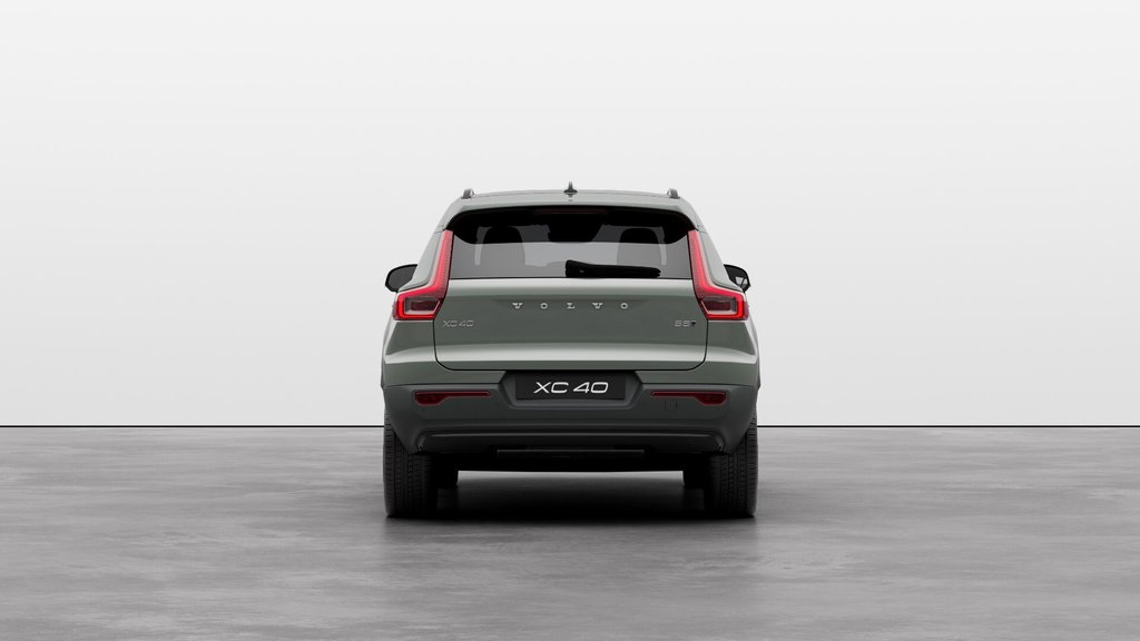 2025 Volvo XC40 Plus Dark Theme in Laval, Quebec - 4 - w1024h768px