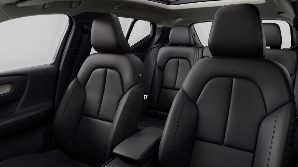2025 Volvo XC40 Plus Dark Theme in Laval, Quebec - 10 - w1024h768px