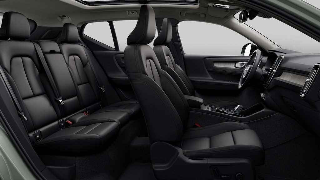 2025 Volvo XC40 Plus Dark Theme in Laval, Quebec - 11 - w1024h768px