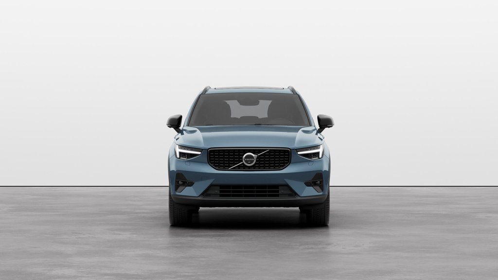 2025 Volvo XC40 Plus Dark Theme in Laval, Quebec - 3 - w1024h768px