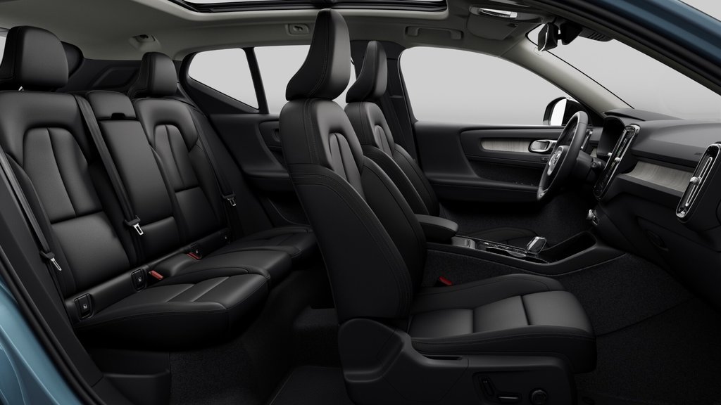 2025 Volvo XC40 Plus Dark Theme in Laval, Quebec - 11 - w1024h768px