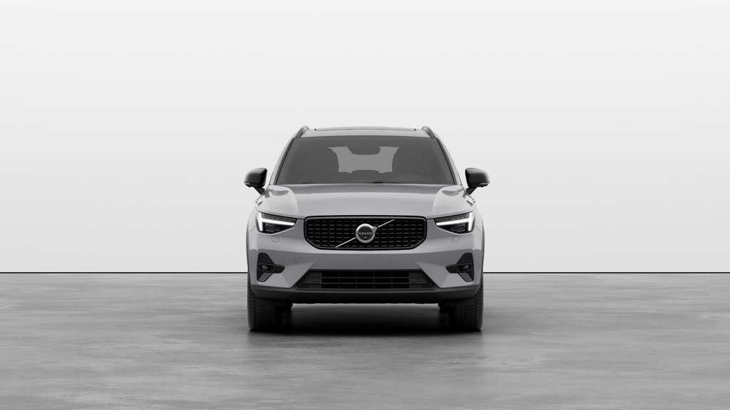 Volvo XC40 Plus Dark Theme 2025 à Laval, Québec - 3 - w1024h768px