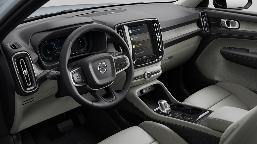 2025 Volvo XC40 Plus Dark Theme in Laval, Quebec - 8 - w1024h768px